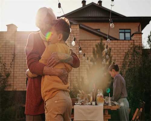 在医院看到别人提着这个以为带饭用的,国内借卵试管代生可以吗,私人三代咨询